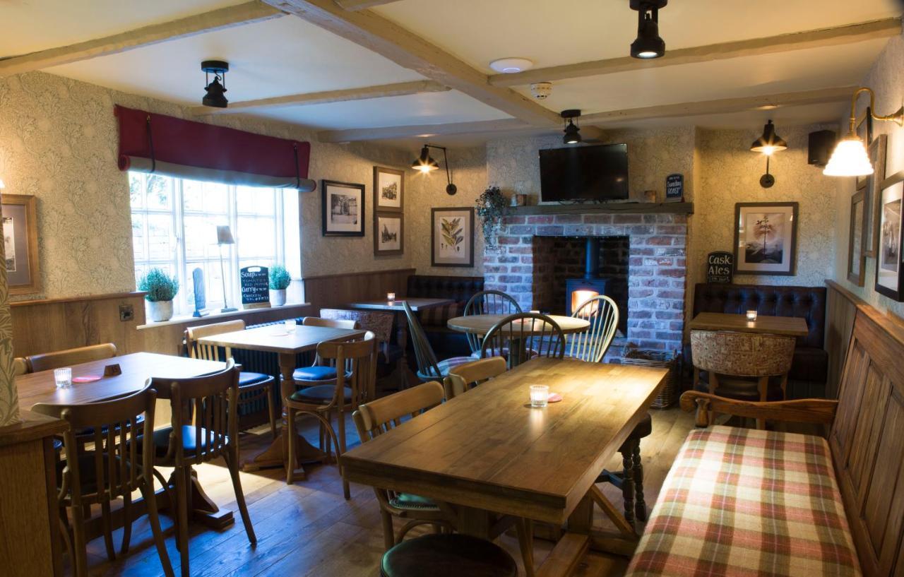 Red Lion Inn Little Budworth Exterior photo